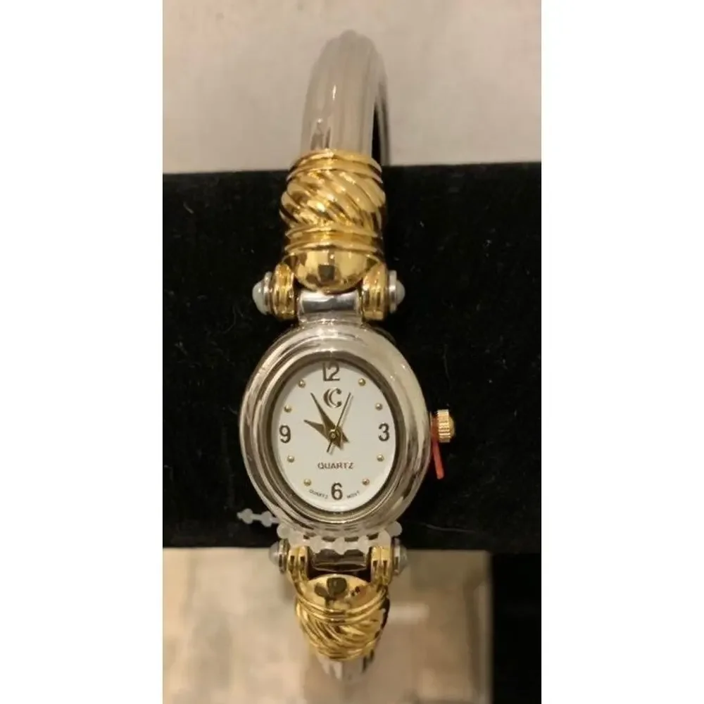 Women's Cuff Watch‎ - Oval Analog Display